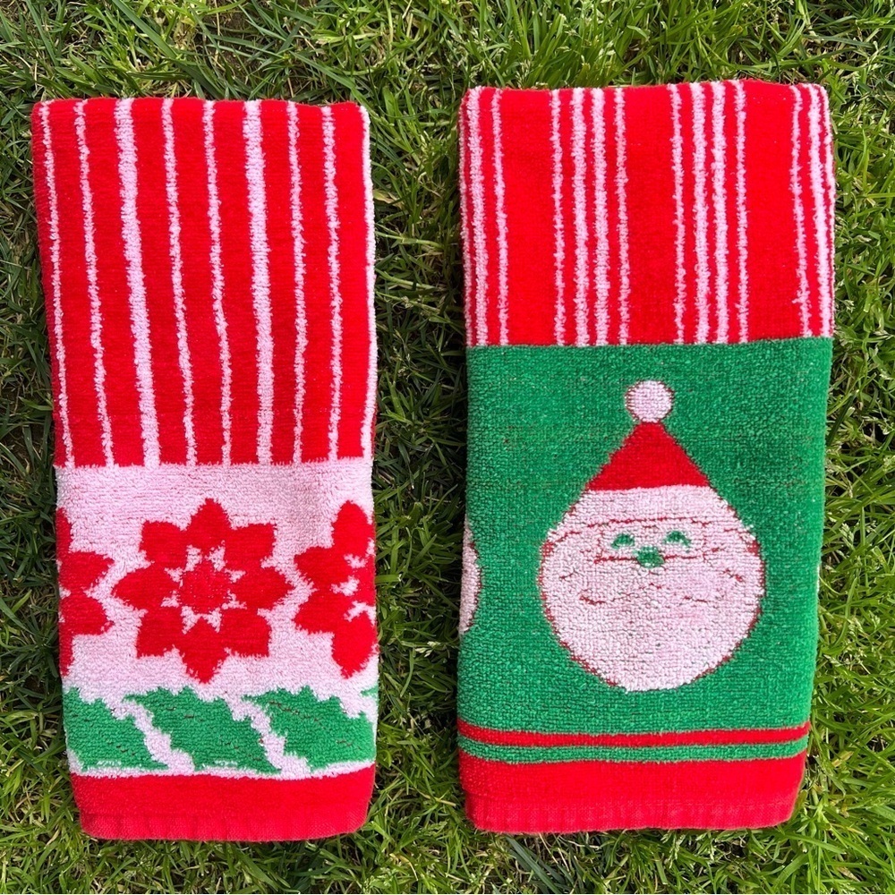 VTG Casa Fina by Saydah Christmas Holiday Hand Towels Santa Poinsettia Korea‎